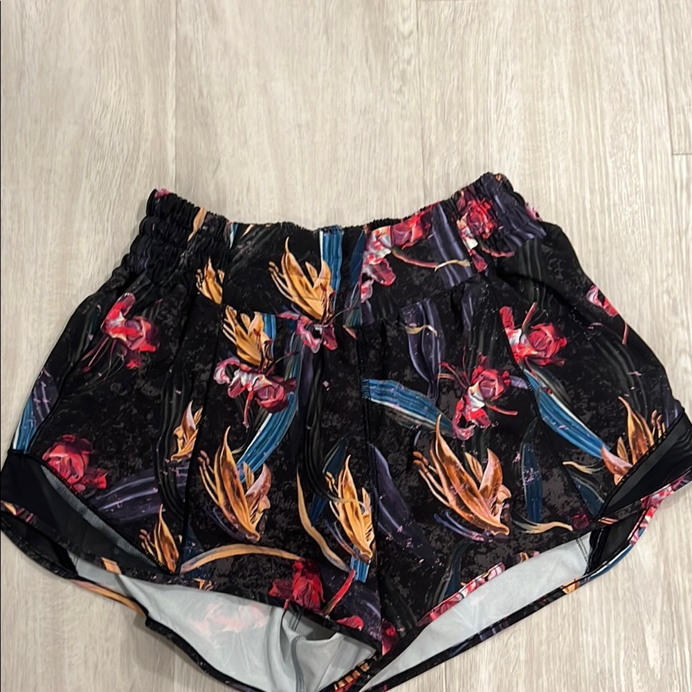 Lululemon Hotty Hot 2.5 Lined Printed Athletic Shorts